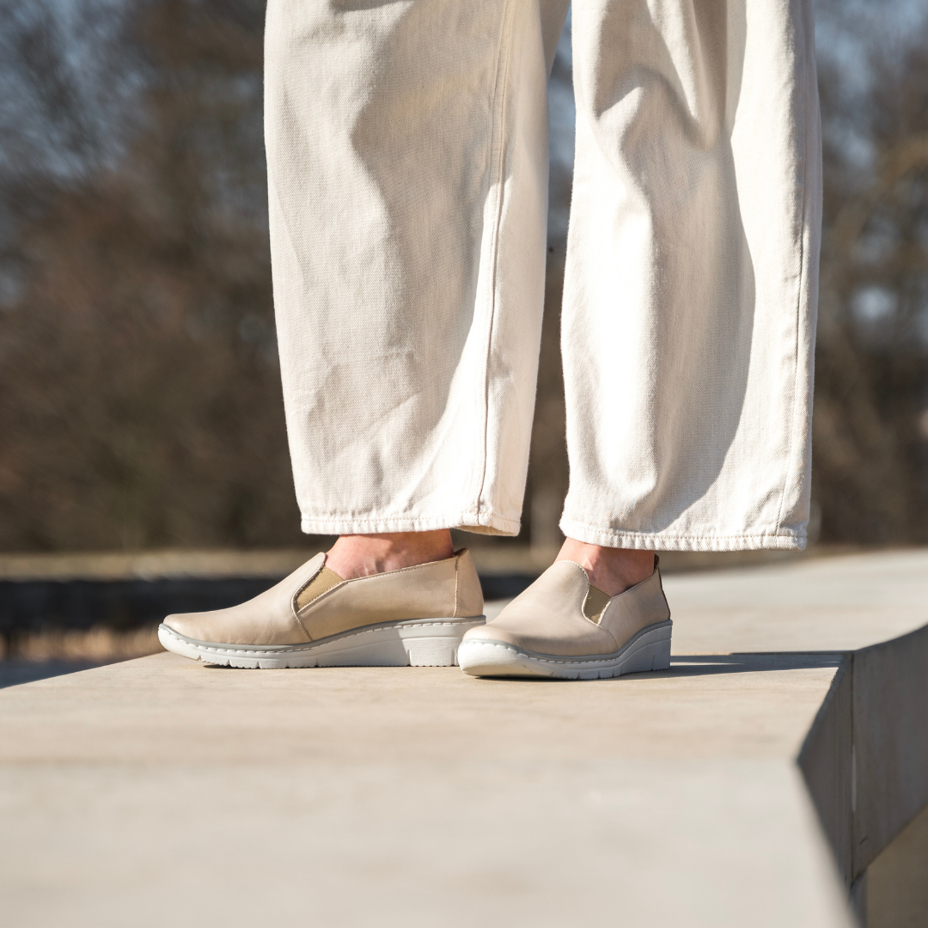 Pantofi de piele pentru femei Andrea  bej